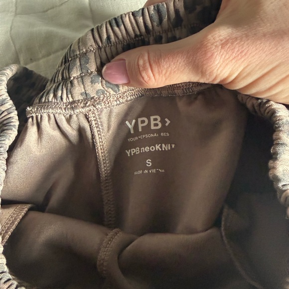 Abercrombie YPB neoknit jogger leopard print - Picture 4 of 4